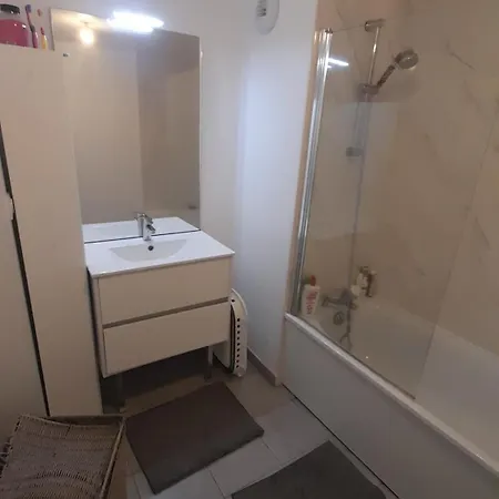 Cozy Corner Roissy Homestay